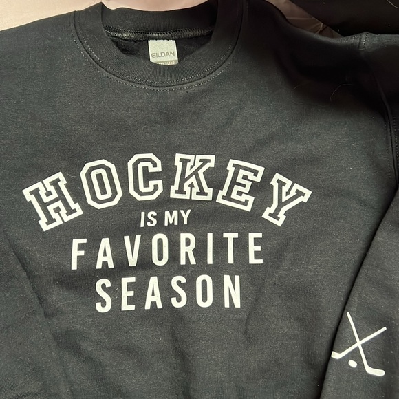 Matching mom and child hockey sweaters. wrong size! - Picture 3 of 5